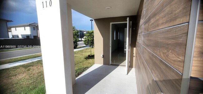 Foto del edificio - 110 NW 11th Ct