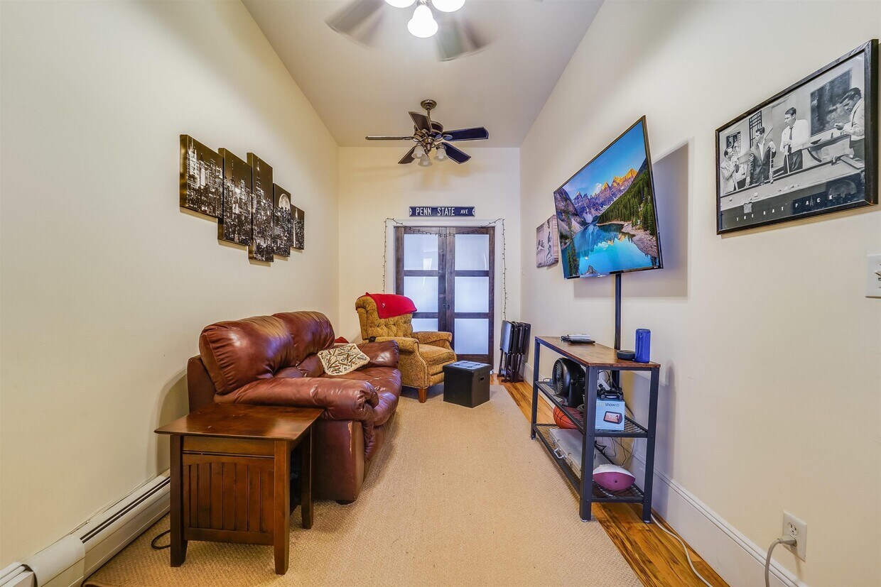 Foto principal - 402 MONROE St