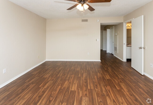 3BR,2.5BA-1,196SF - Springwood Townhomes