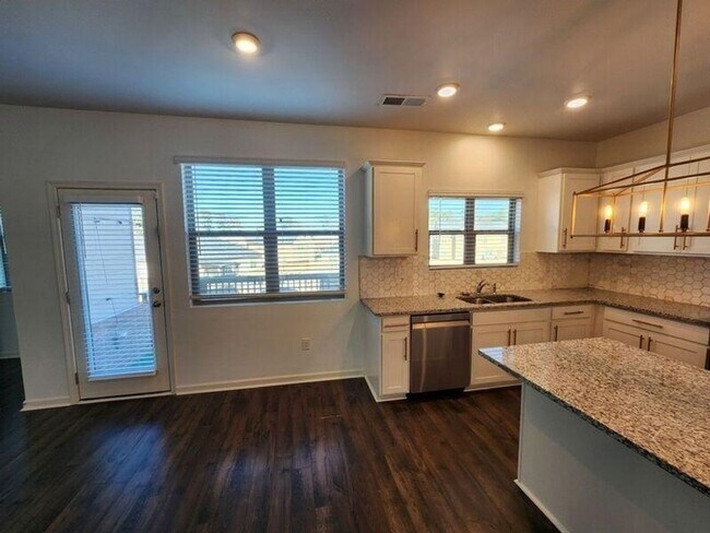 Building Photo - Spacious 5BR House in Loganville