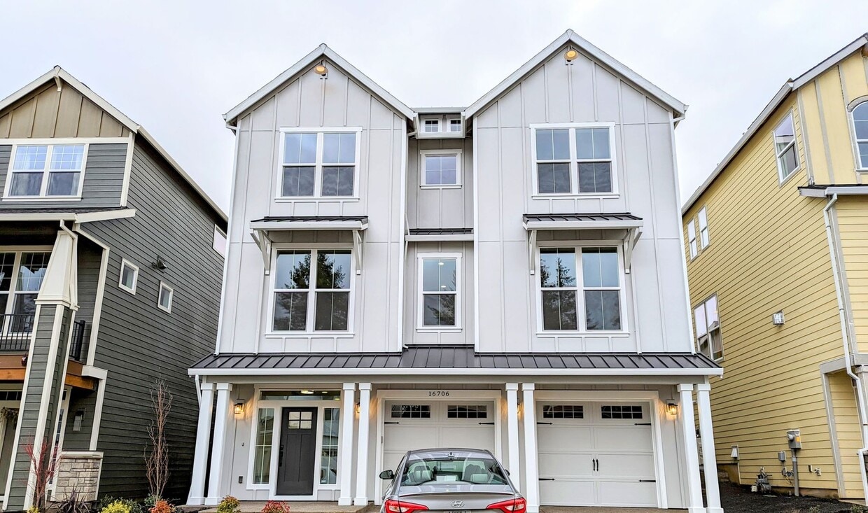 Primary Photo - Outstanding 5 BD* 3 BA* Single Family Home...