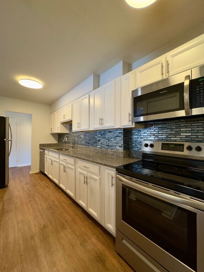 Foto del edificio - Charming 2 Bedroom/1 Bathroom Apartment in Mt Washington, MD!