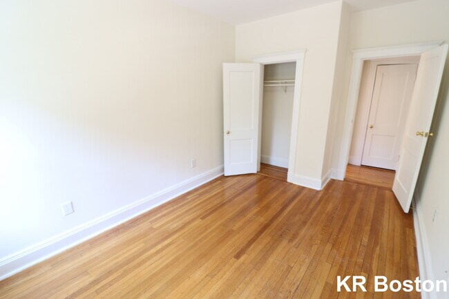 Building Photo - 107 Kilsyth Rd