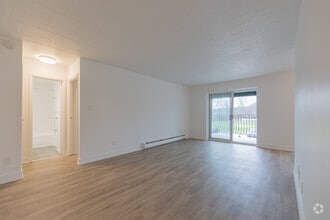 1BR, 1BA - 791SF - Living Room - 500 Glenelm Crescent