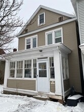 Building Photo - 1112 E 6th St