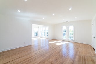 Building Photo - 5065 Edgewood Pl