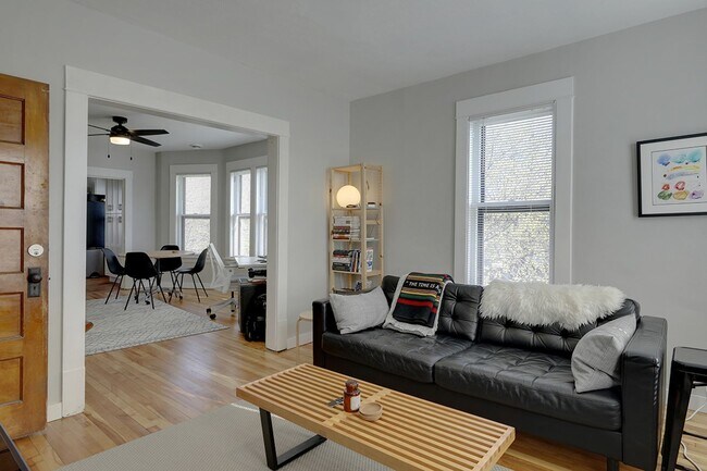 Building Photo - 448 View St