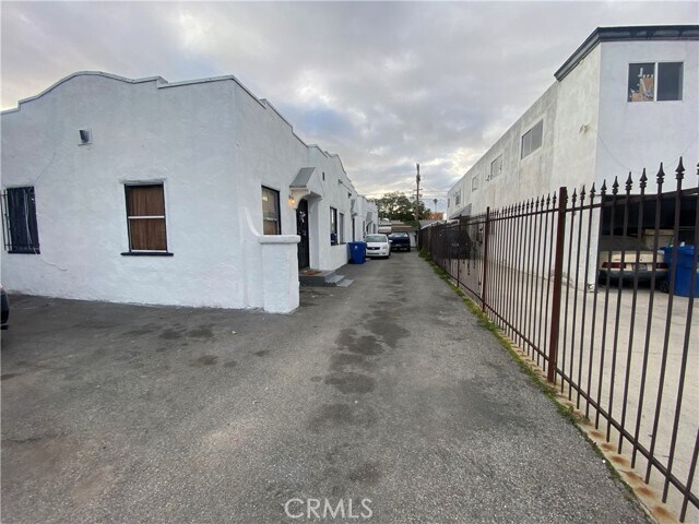 Building Photo - 2651 Cloverdale Ave