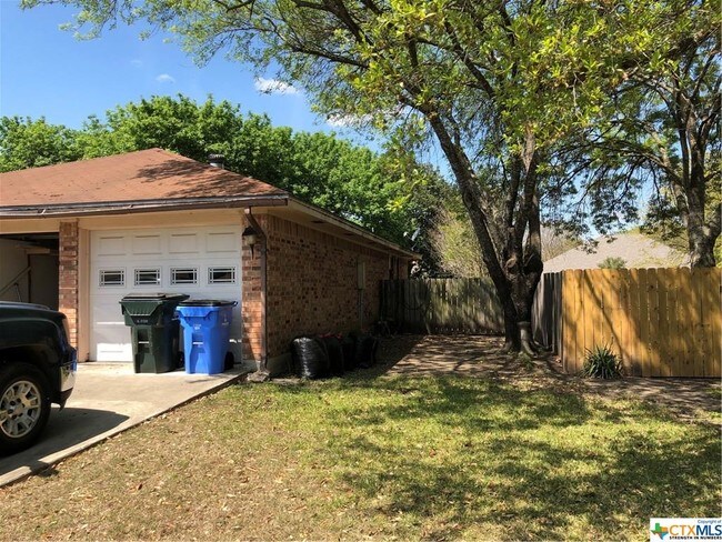 Building Photo - 1516 Willow Creek Rd