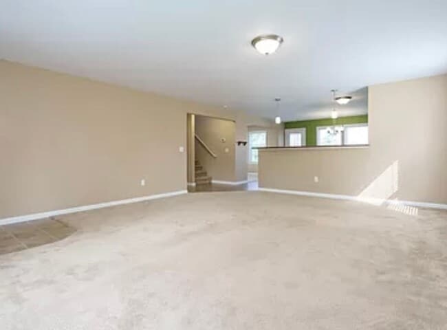 Building Photo - 4 Bedroom House Available August In Gilmor...