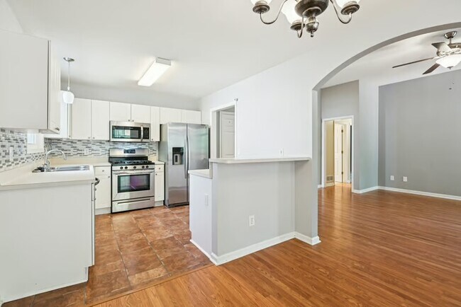 Foto del edificio - Cherokee Court Apartments