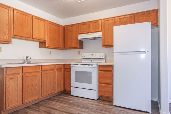 Building Photo - 8448 E Lakeshore Dr