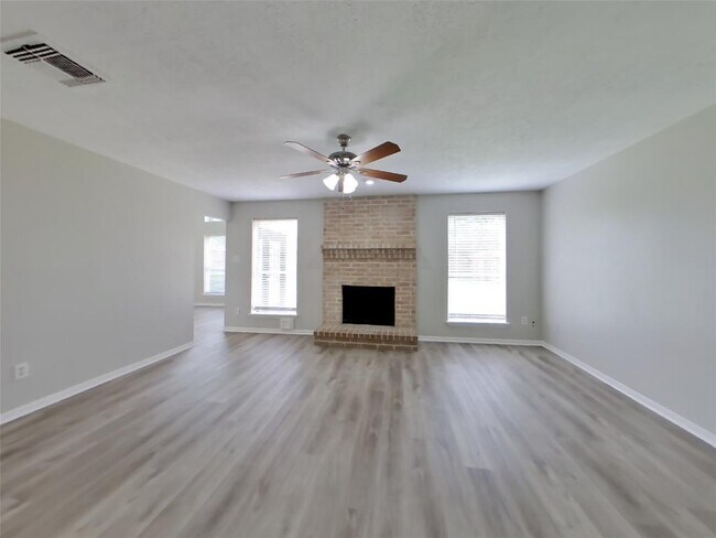 Foto del edificio - 16815 Shrub Oak Dr