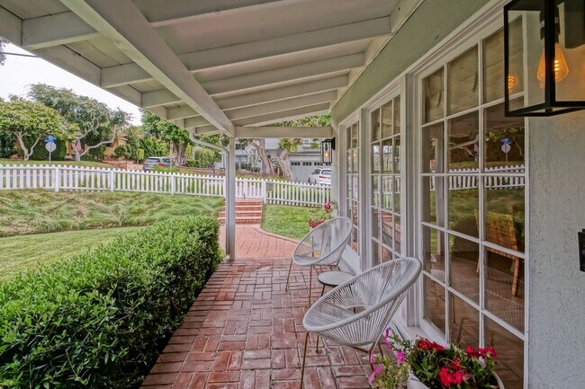 Foto del edificio - BEAUTIFULLY REMODELED (FURNISHED), 3BR3BA ...