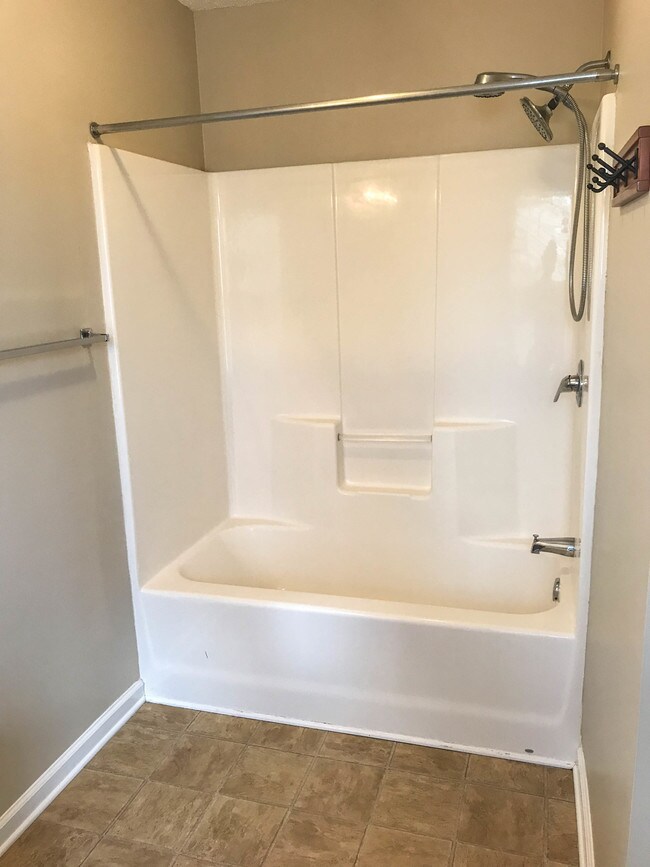 101 Sango Place Villas Dr Clarksville Tn 37043 Townhouse For Building Photo 101 Sango Place Villas Dr