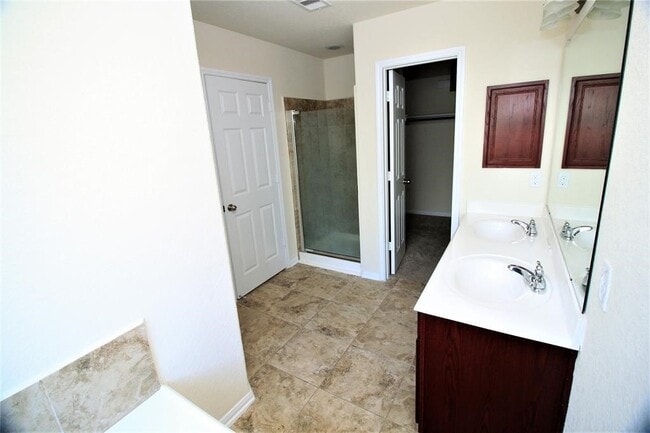 Foto del edificio - 16715 Lark Bunting Ln