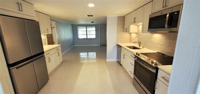 Foto del edificio - 5529 Nutmeg Ave