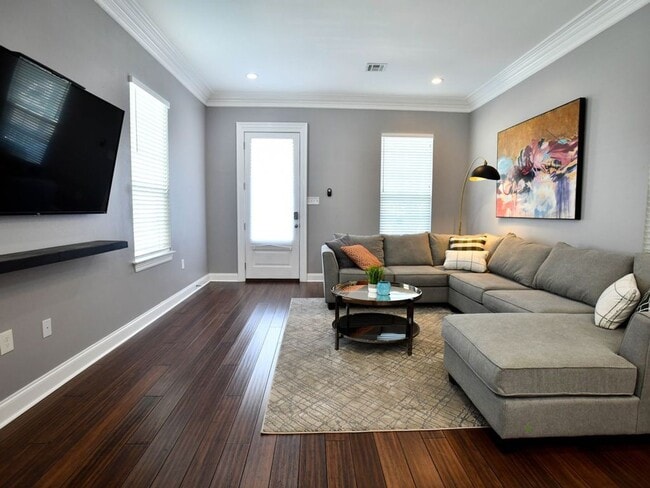 Photo - 1824 Onzaga St Apartment