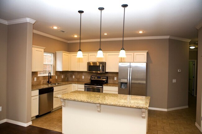 Foto del edificio - **MOVE-IN THIS MONTH RECEIVE HALF A MONTH OF FREE RENT* Available Now! 4-Bedroom, 3.5-Bathroom Ho...