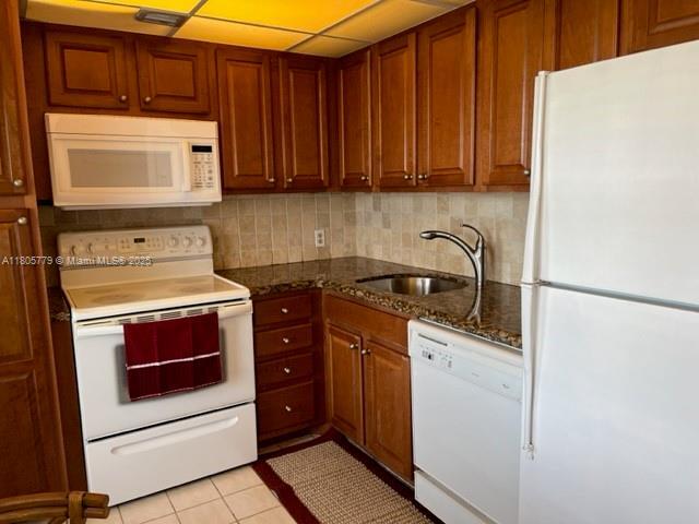 Foto del edificio - 3150 N Palm Aire Dr