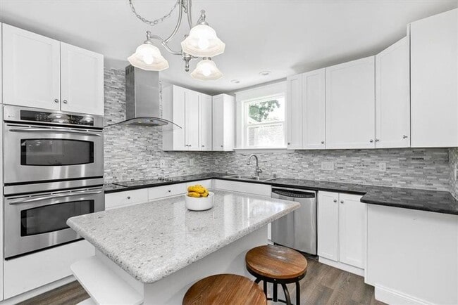 Building Photo - Quintessential Northside House