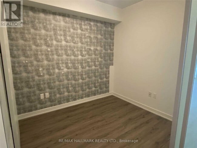 Building Photo - 15 Queens Quay E
