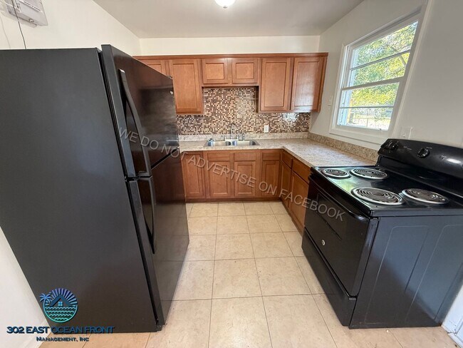 Building Photo - Lovely 3 bedroom / 1 bathroom house now available for rent!