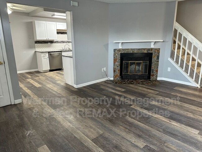 Foto del edificio - 4392 Hawks Lookout Ln