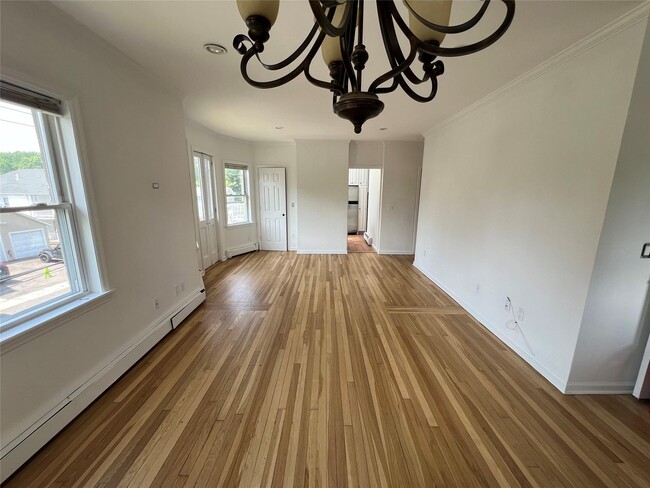 Building Photo - 339 Midland Ave