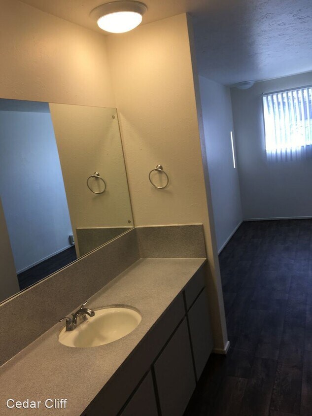 Building Photo - 250 S 900 E