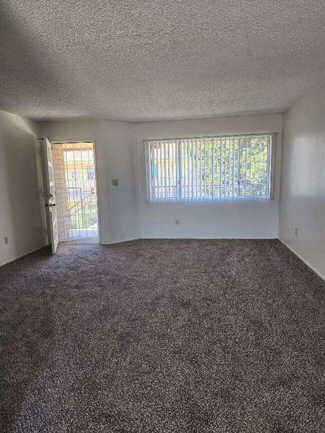 Foto del edificio - 5101 Appleblossom Dr