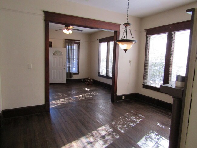 Foto del edificio - 211 N Irish St