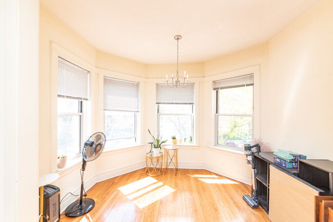 Foto del edificio - 3411 N Elaine Pl