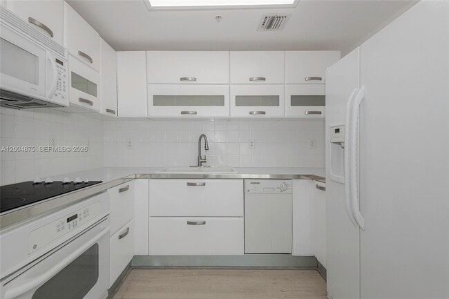 Foto del edificio - 6580 Indian Creek Dr