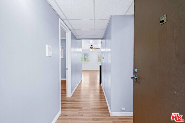 Foto del edificio - 12801 Moorpark St