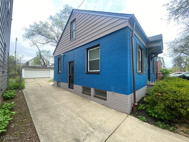 Building Photo - 3308 E 147th St