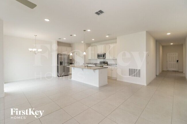 Foto del edificio - 584 Crown Rose Dr