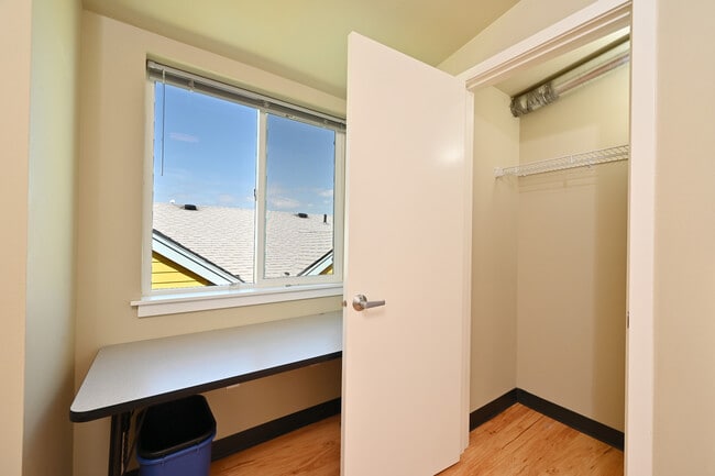 Building Photo - Aubrey Studios