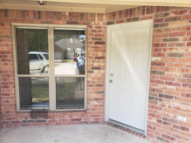 Building Photo - 712 Sharp St