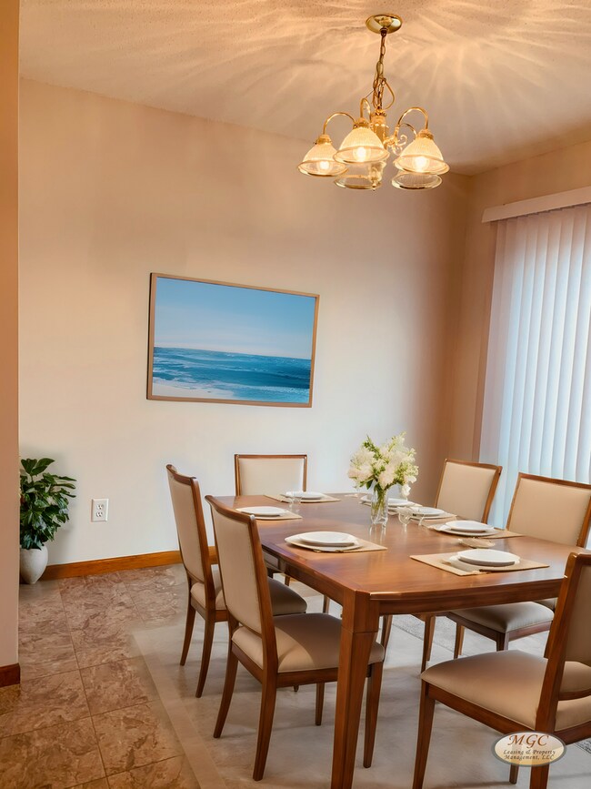 Foto del edificio - Spacious Raymore Townhome in Prime Remington Village Location