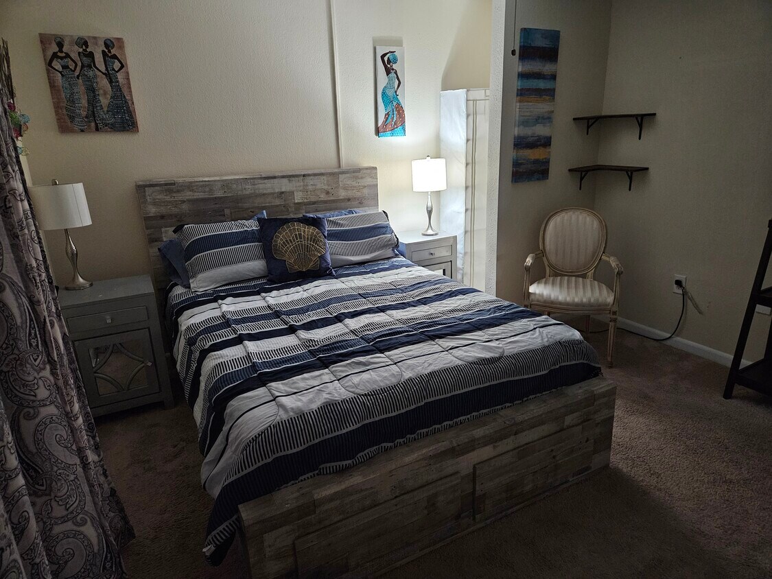 Foto principal - 190 E Olmstead Dr