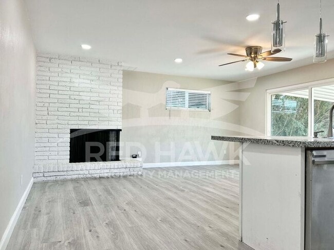 Building Photo - 117 W Del Rio Dr