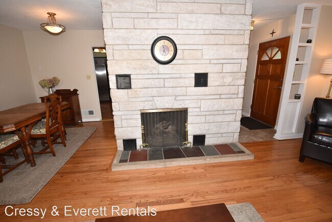Building Photo - 3 br, 1.5 bath House - 110 N Greenlawn Ave