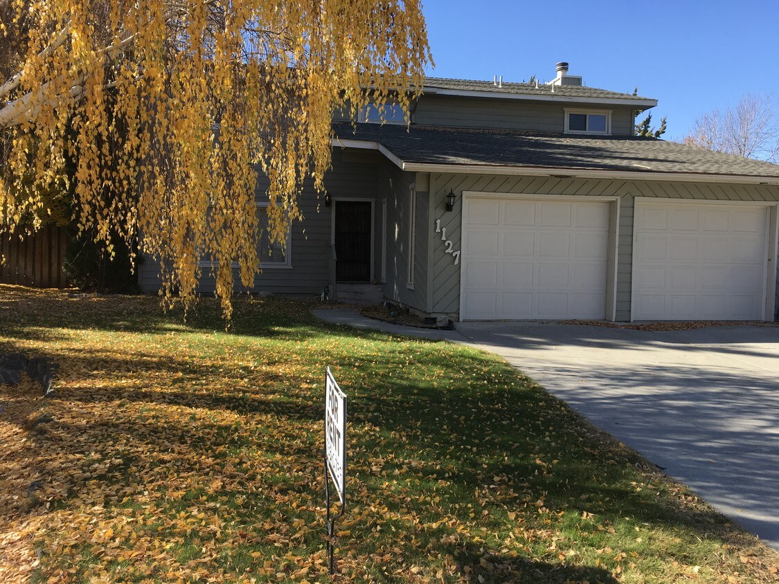 Front view - 1127 Sunburst St
