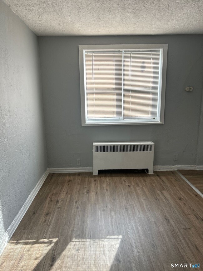 Building Photo - 305 Parrott Ave