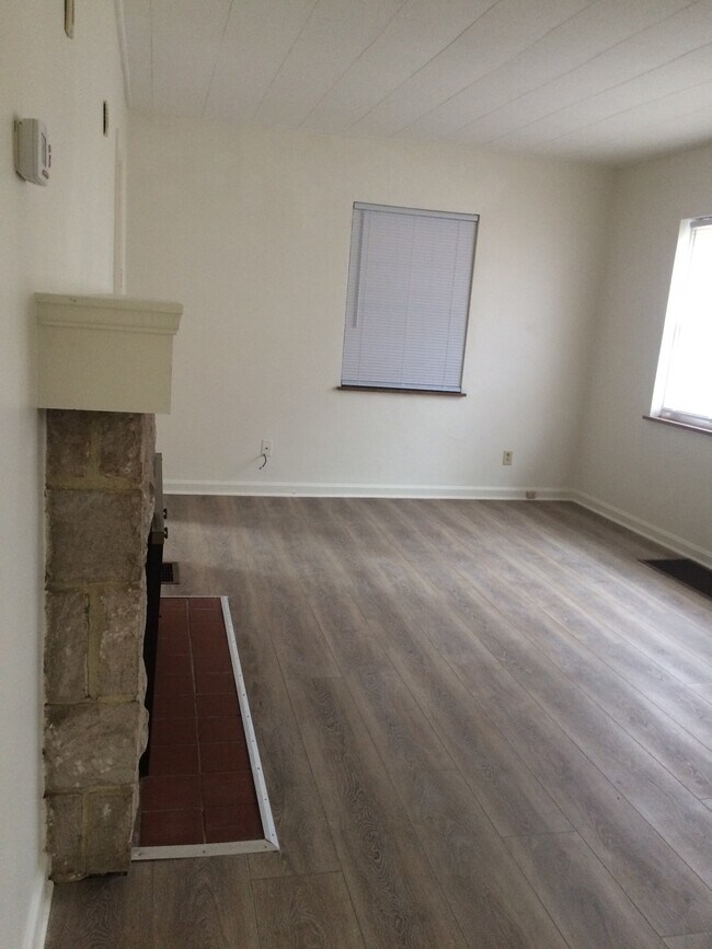 Living room - 2517 Petersburg Rd