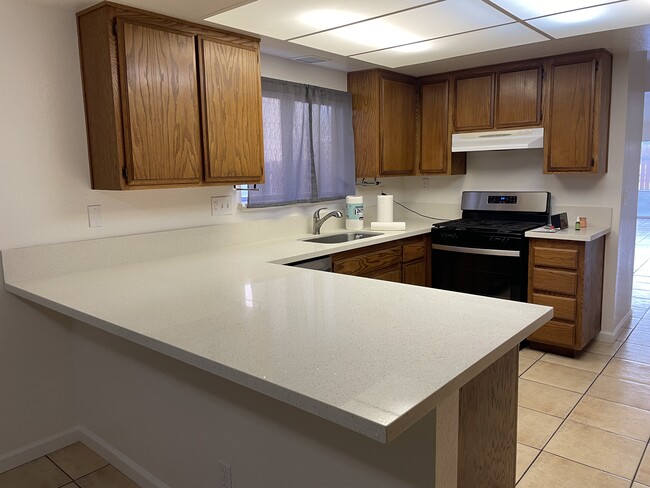Foto del edificio - 1136 N Birch Ave