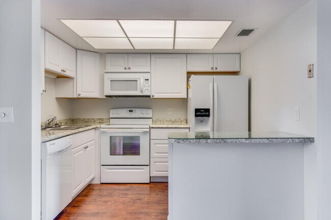 Building Photo - 4661 Oak Terrace Dr