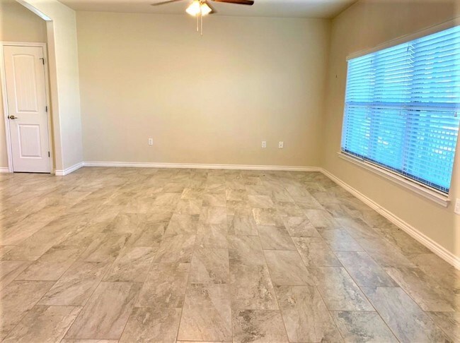 Foto del edificio - 212 Birch Oak Ln