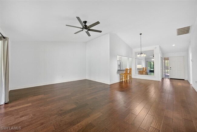 Foto del edificio - 13240 Tall Pine Cir